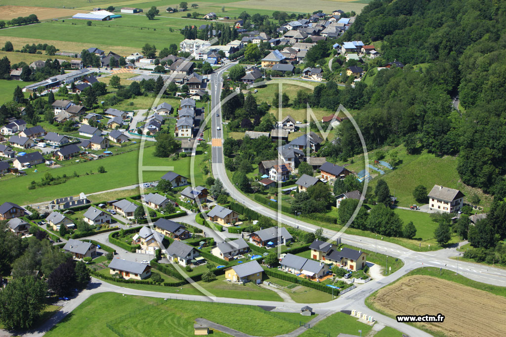 Photo arienne de Aiton (Le Plan d'Aiton)