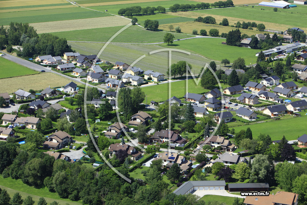 Photo arienne de Aiton (Le Plan d'Aiton)