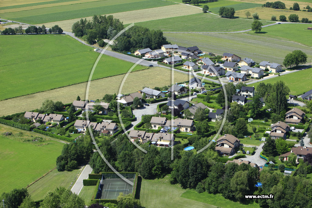 Photo arienne de Aiton (Le Plan d'Aiton)