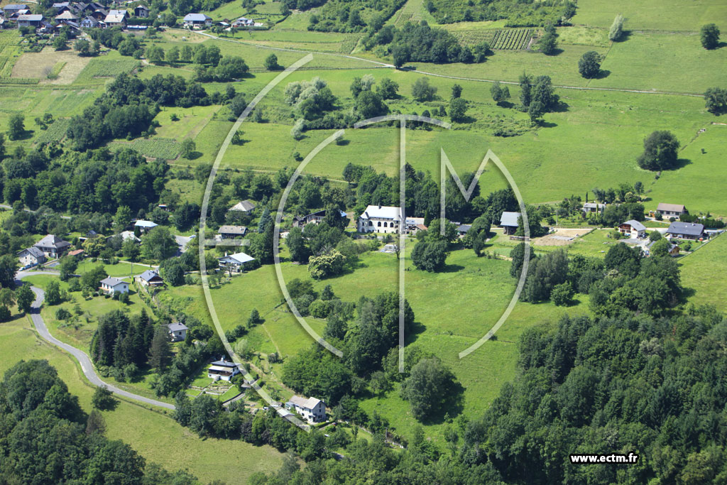 Photo arienne de Aiton (la Mure)