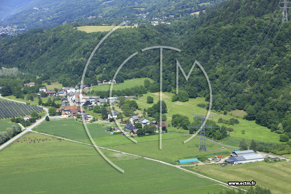 Photo arienne de Sainte-Hlne-sur-Isre (Le Villard)