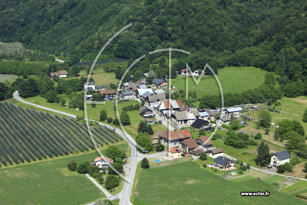Photo arienne de Sainte-Hlne-sur-Isre (Le Villard)