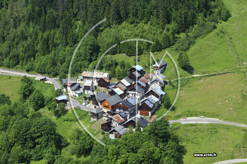 Photo arienne de La Lchre (La Thuile)