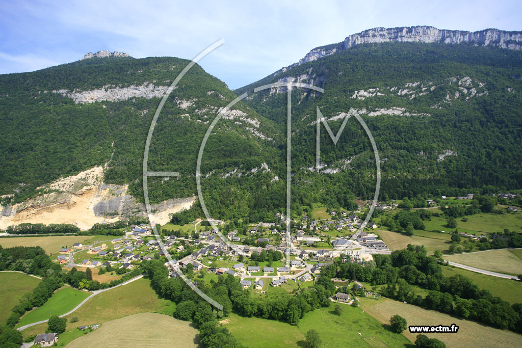 Photo arienne de Saint-Thibaud-de-Couz