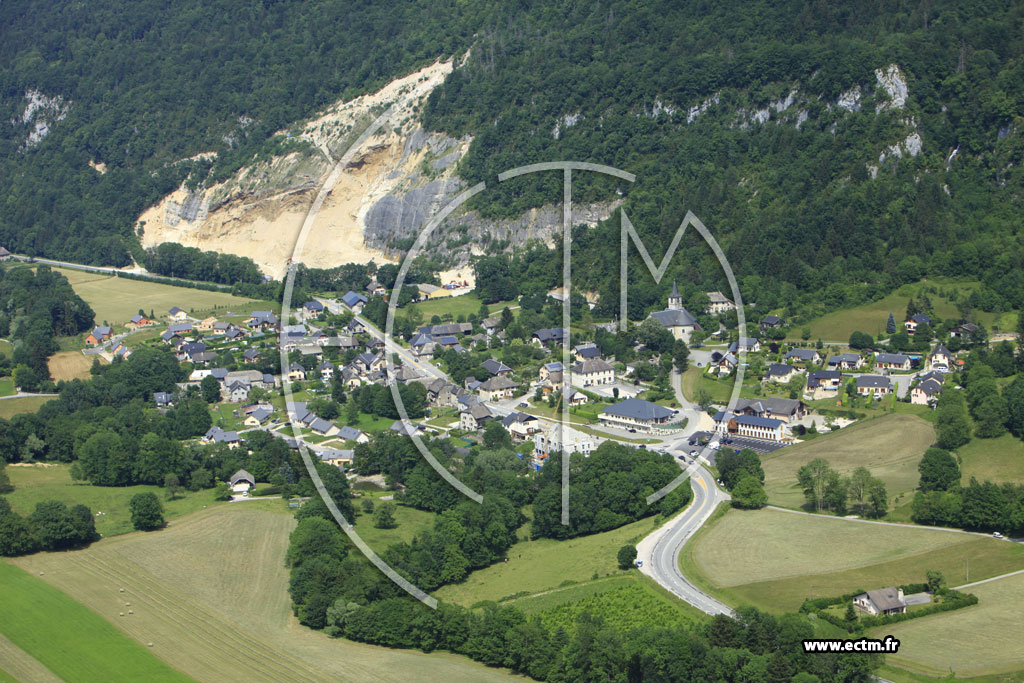 Photo arienne de Saint-Thibaud-de-Couz