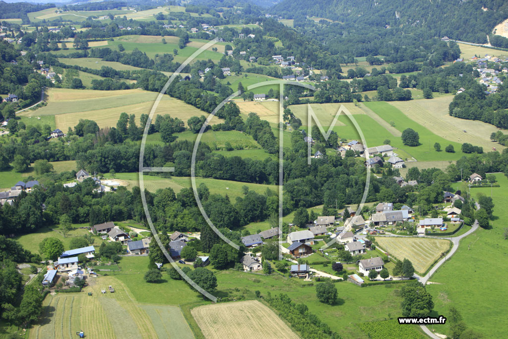 Photo arienne de Saint-Thibaud-de-Couz (Les Simons)