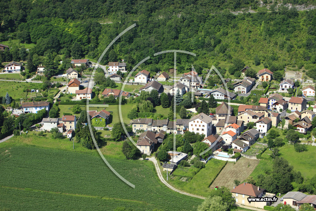 Photo arienne de Chapareillan (La Ville)