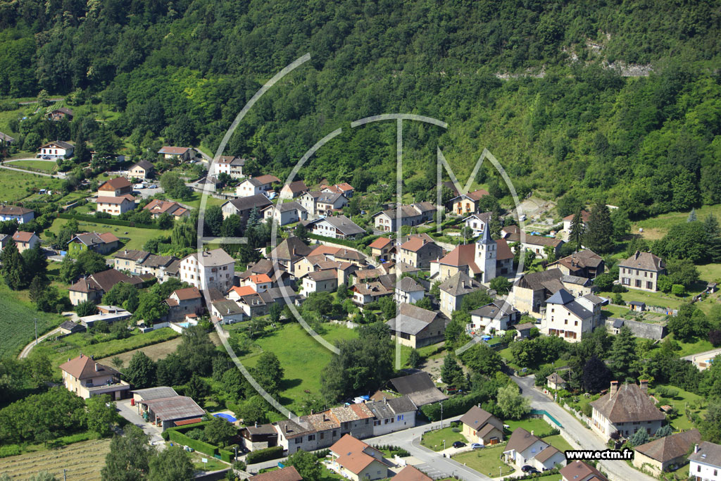 Photo arienne de Chapareillan (La Ville)