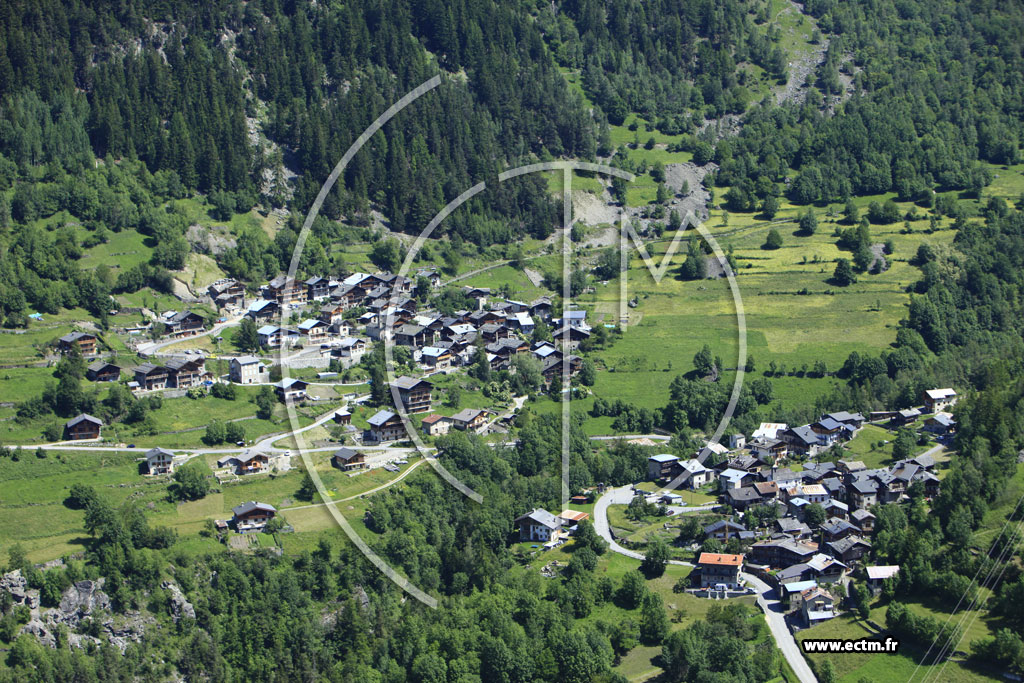 Photo arienne de Sainte-Foy-Tarentaise (La Masure)