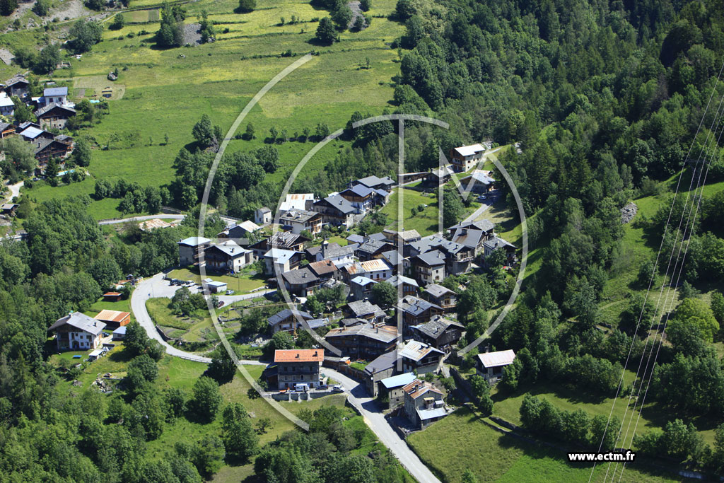 Photo arienne de Sainte-Foy-Tarentaise (La Masure)