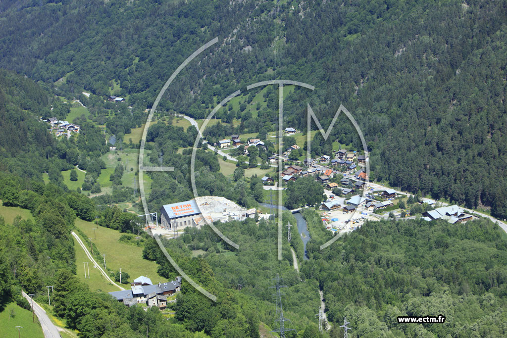Photo arienne de sainte foy tarentaise (viclaire)