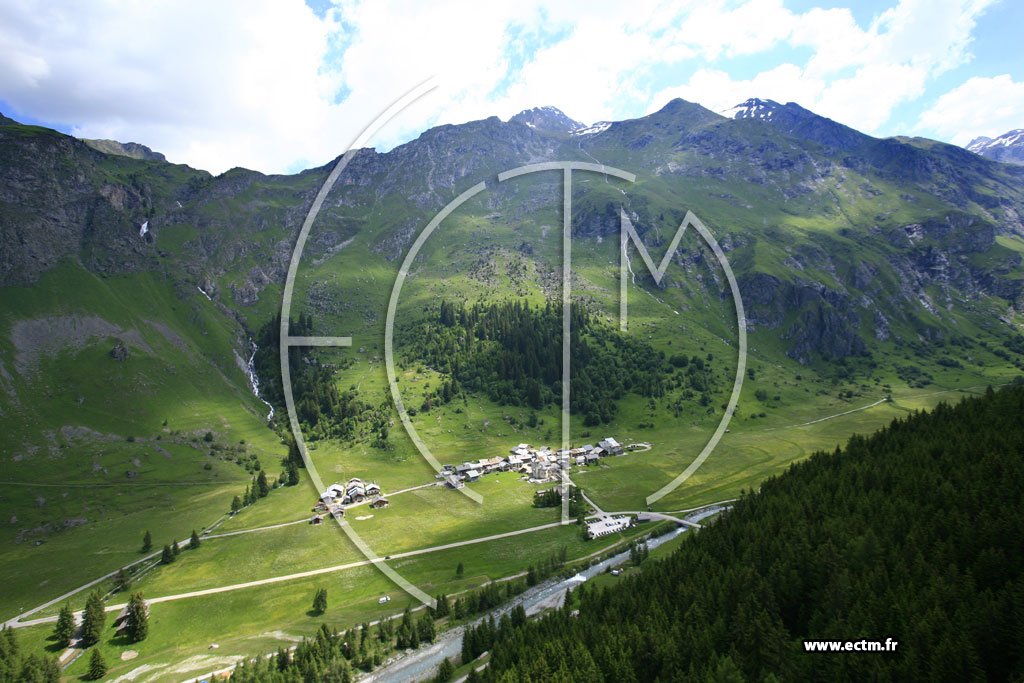 Photo arienne de Champagny-en-Vanoise (Le Bois)