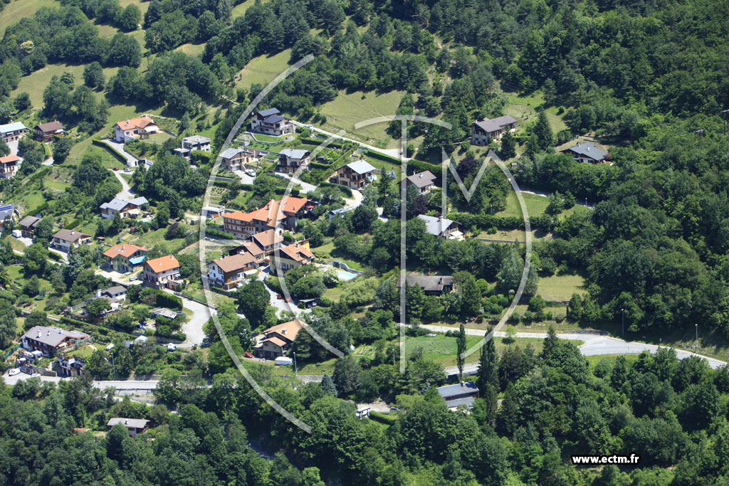 Photo arienne de Motiers (Champoulet)