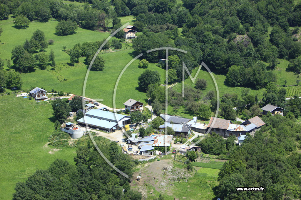 Photo arienne de Motiers (Planvillard)
