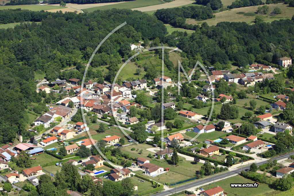 Photo arienne de Neuville-sur-Ain (Thol)