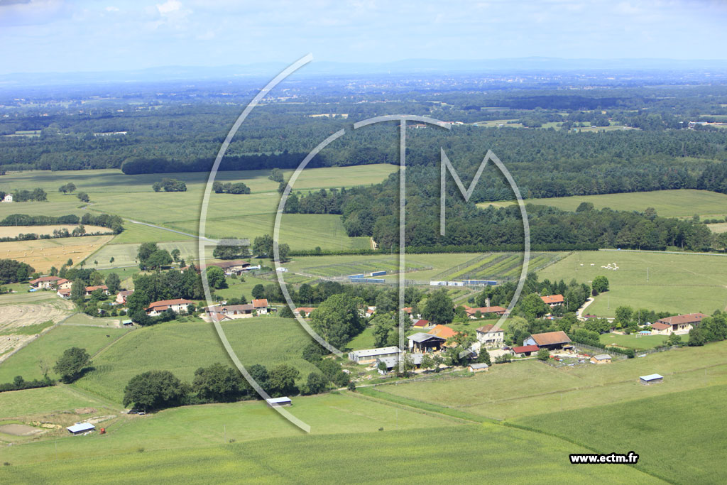 Photo arienne de Saint-tienne-du-Bois (La Claison)
