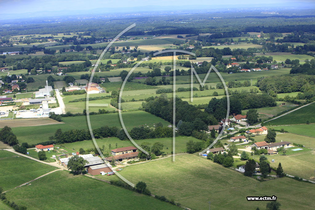 Photo arienne de Saint-tienne-du-Bois (Lionnire)