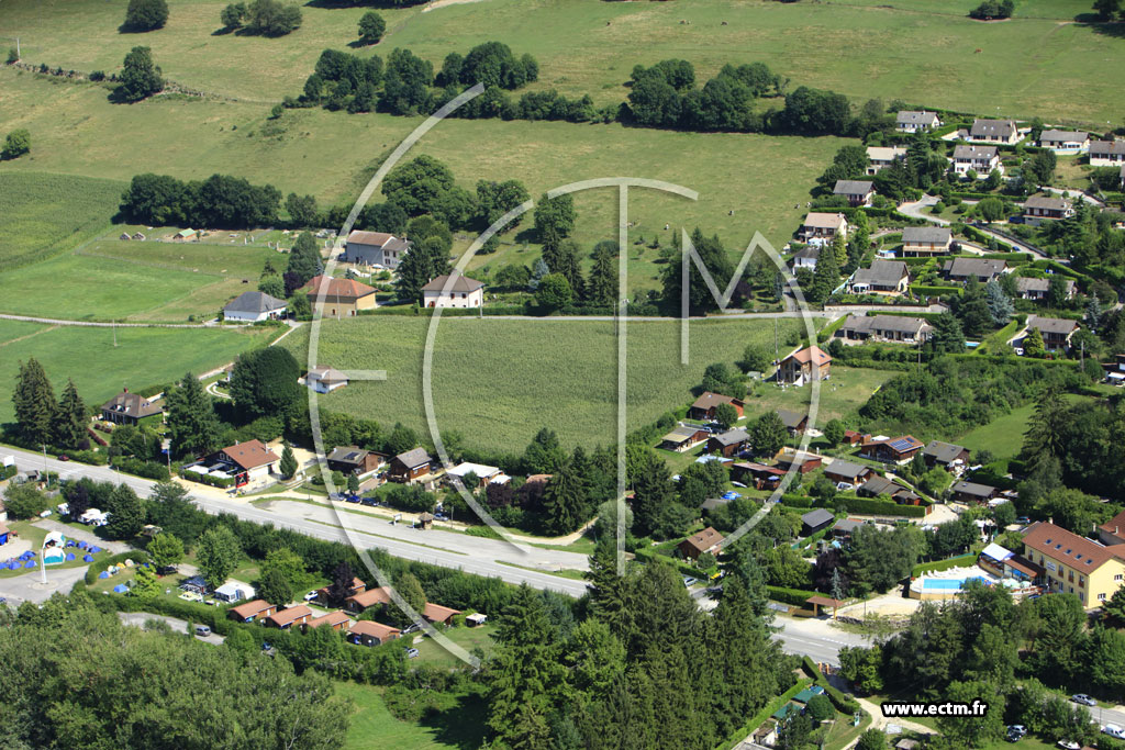 Photo arienne de Montferrat (La Vronnire)