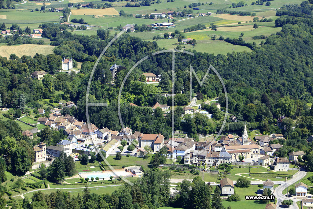 Photo arienne de Saint-Geoire-en-Valdaine