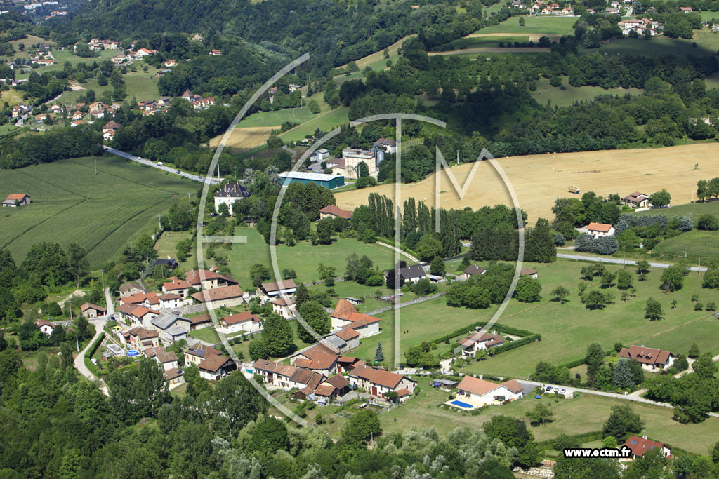 Photo arienne de Saint-tienne-de-Crossey (l'Etang Dauphin)