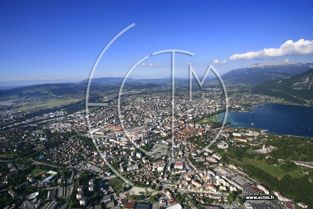 Photo arienne de Annecy