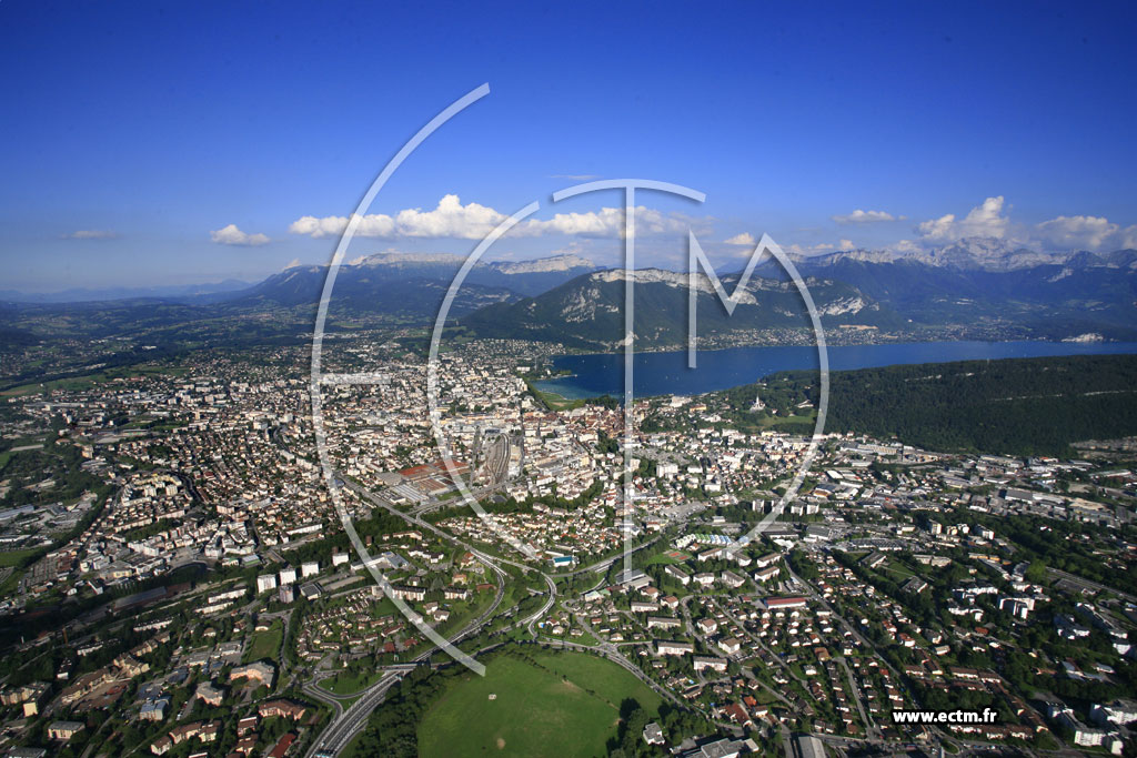 Photo arienne de Annecy