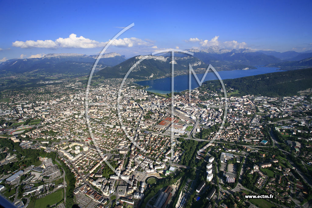 Photo arienne de Annecy