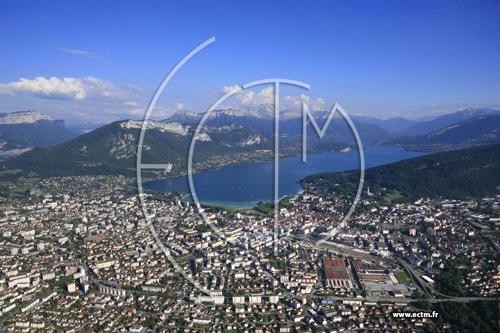 Photo arienne de Annecy
