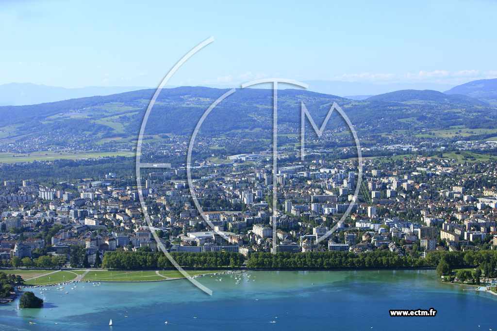 Photo arienne de Annecy