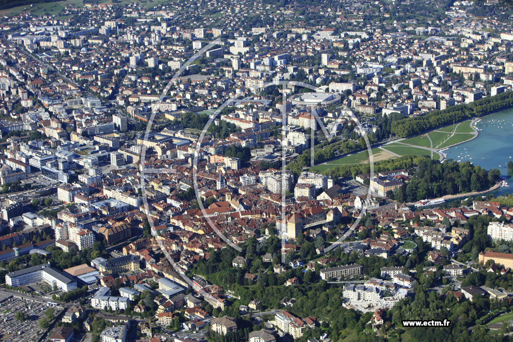 Photo arienne de Annecy