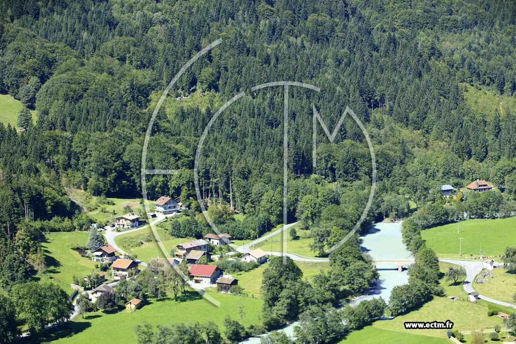 Photo arienne de Magland (Chemin de la Rsistance)