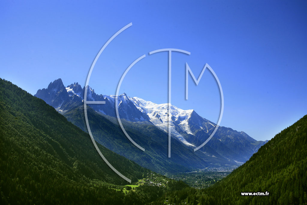 Photo arienne de Mont-Blanc et L'Aiguille du Midi