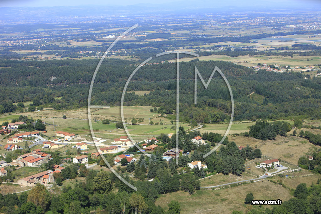 Photo arienne de Chambles (La Garde)