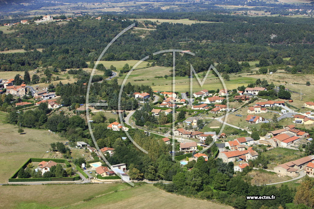 Photo arienne de Chambles (La Garde)