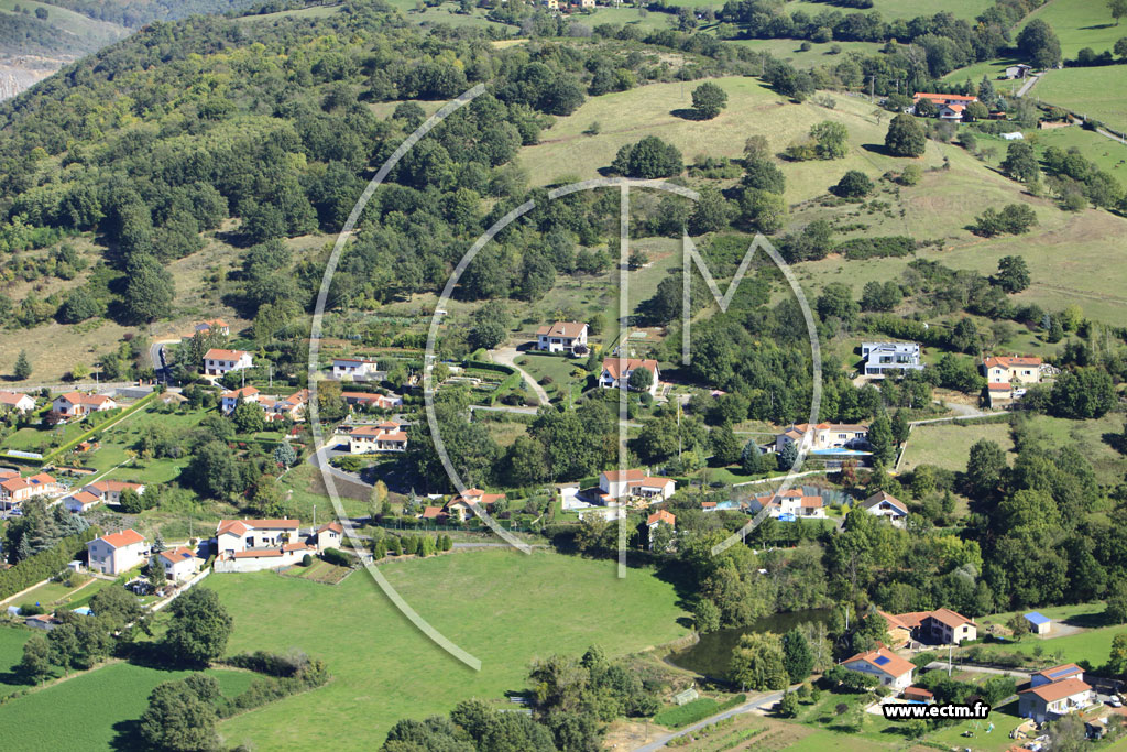 Photo arienne de Bellegarde-en-Forez (La Charaite)