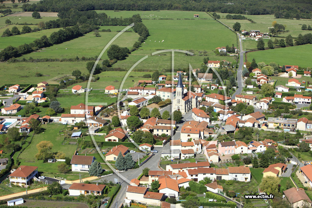 Photo arienne de Chalain-le-Comtal