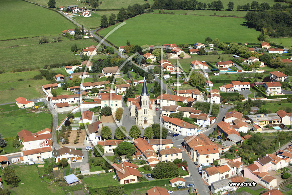 Photo arienne de Chalain-le-Comtal