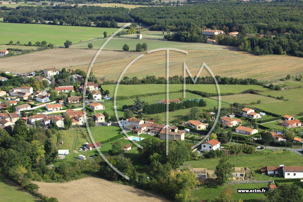 Photo arienne de Saint-Romain-le-Puy (L'Heurt)