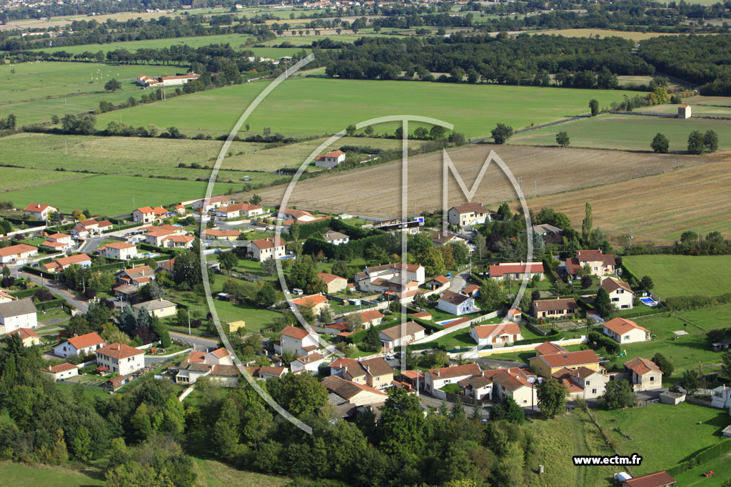 Photo arienne de Saint-Romain-le-Puy (L'Heurt)
