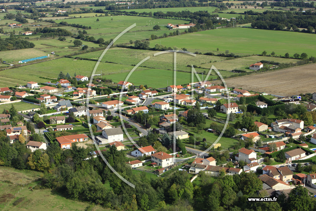 Photo arienne de Saint-Romain-le-Puy (L'Heurt)