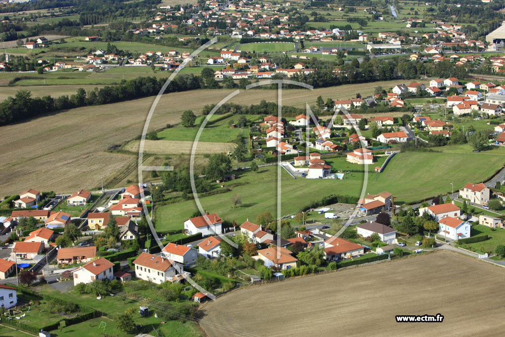 Photo arienne de Saint-Romain-le-Puy (Terland)