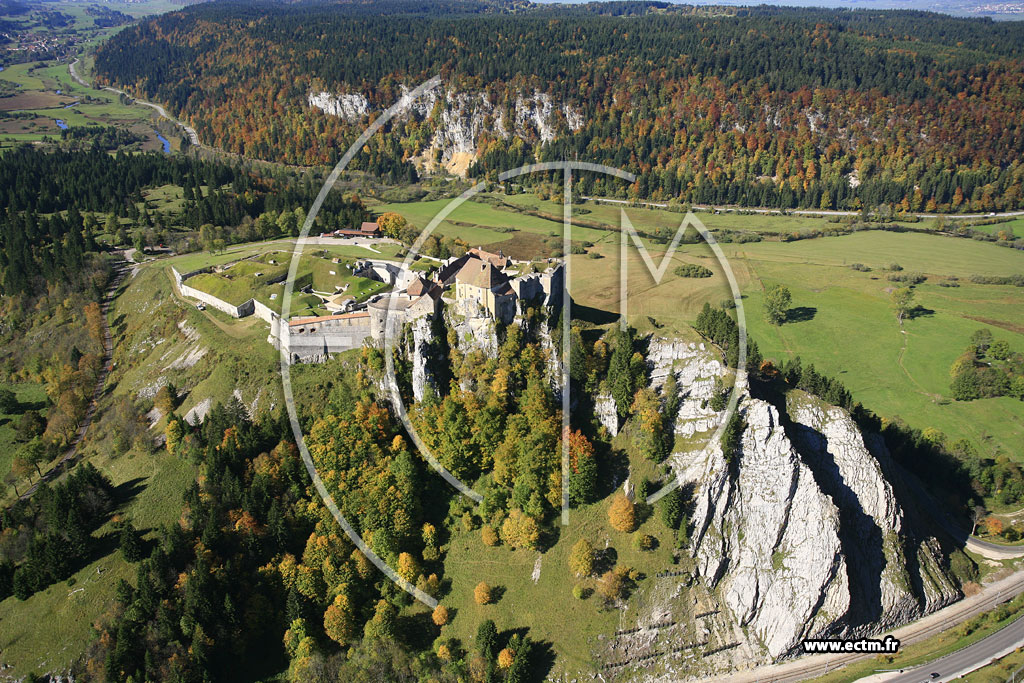 Photo arienne de La Cluse-et-Mijoux (Chteau de Joux)