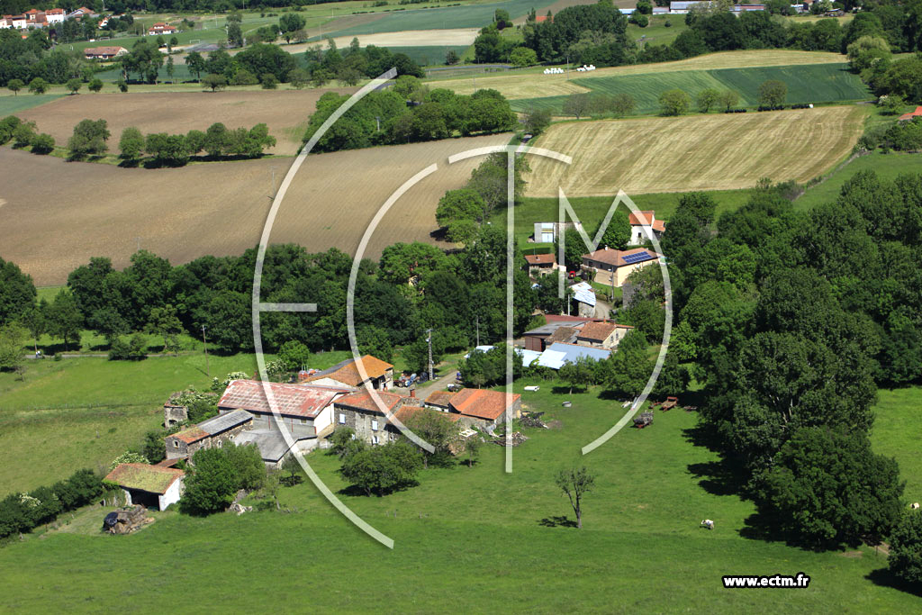 Photo arienne de Saint-Julien-de-Coppel (La Guesle)