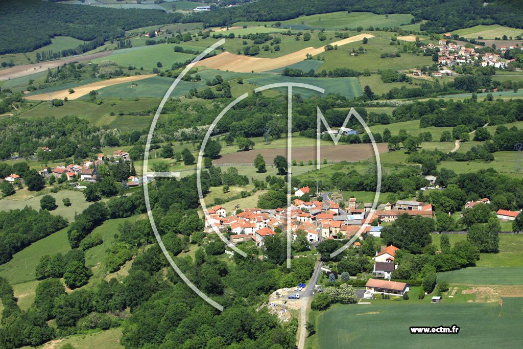 Photo arienne de Vic-le-Comte (Langlade)