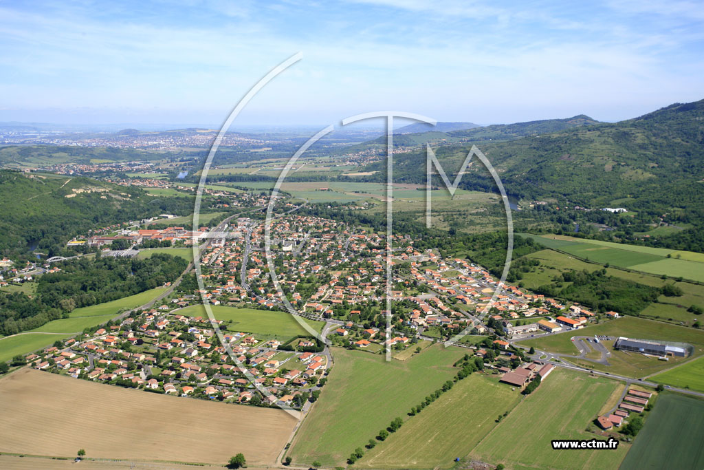 Photo arienne de Vic-le-Comte (Longues)