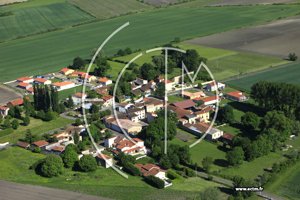 Photo arienne de Moissat (Les Charles)