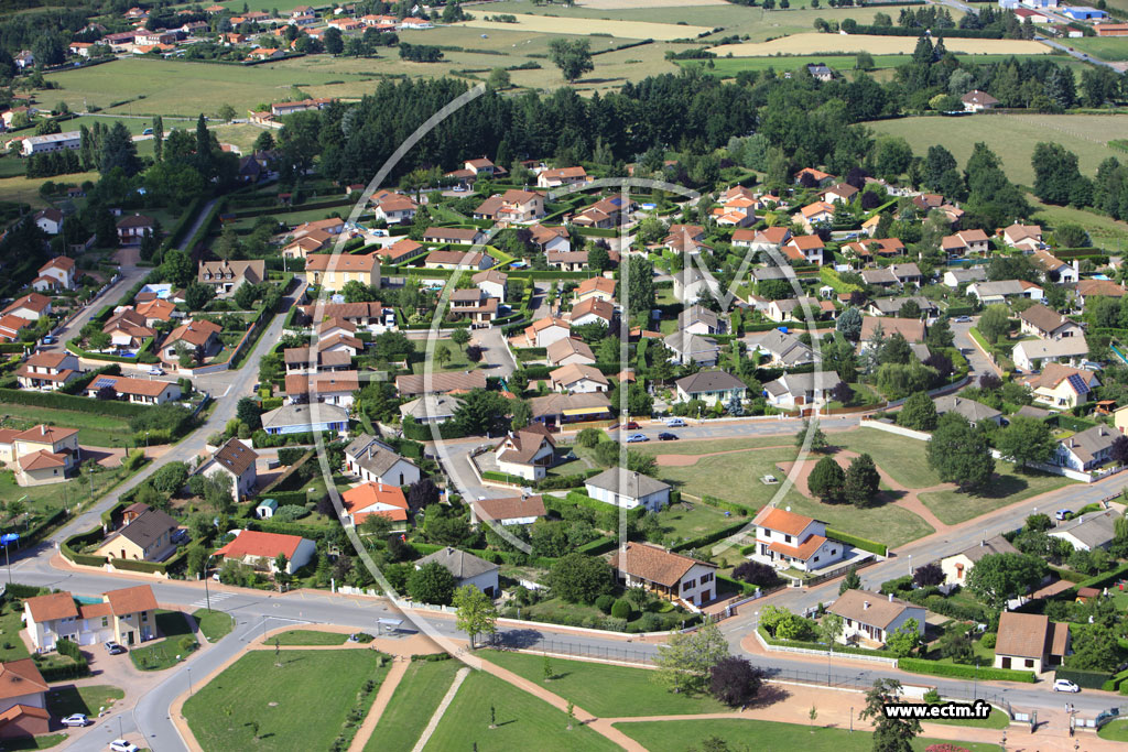 Photo arienne de Commelle-Vernay (Les Gallinires)