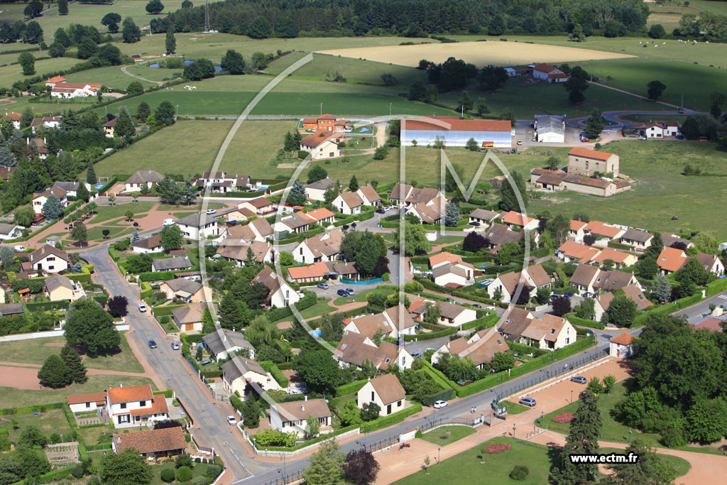 Photo arienne de Commelle-Vernay (Les Gallinires)