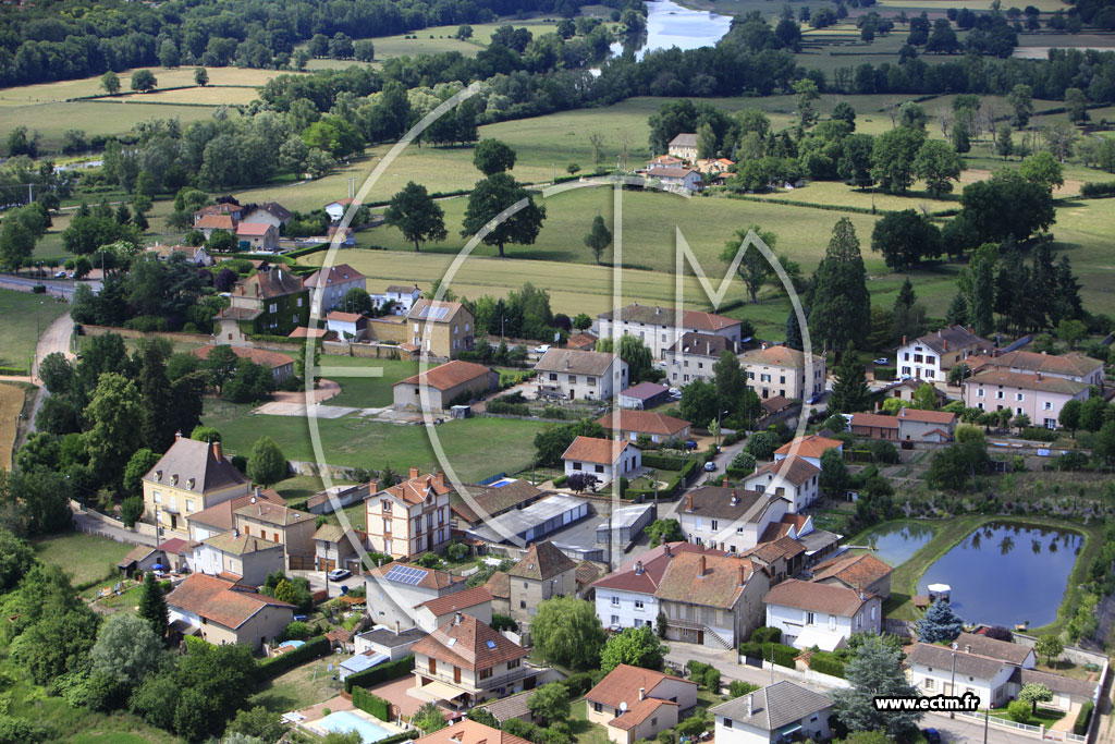 Photo arienne de Pouilly-sous-Charlieu