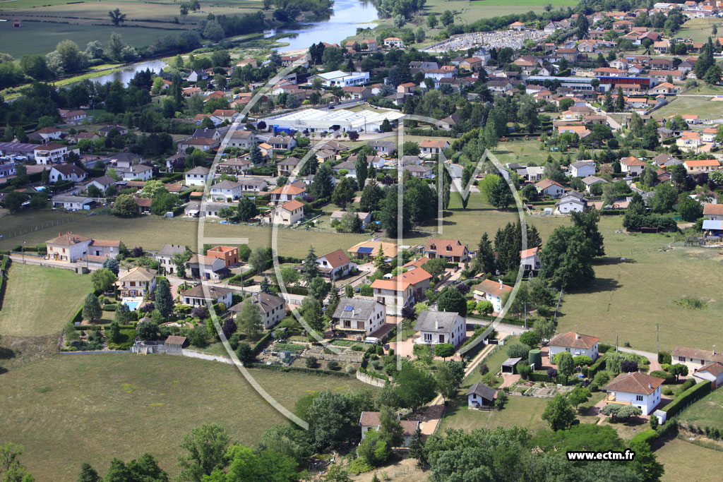 Photo arienne de Pouilly-sous-Charlieu
